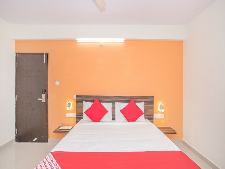 Oyo 10475 Pmr Hotel