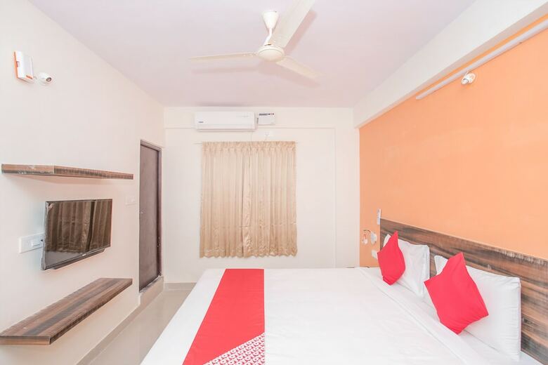 Oyo 10475 Pmr Hotel