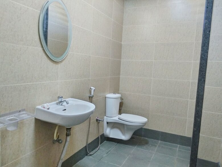 Oyo 10533 Hotel Victory Grand
