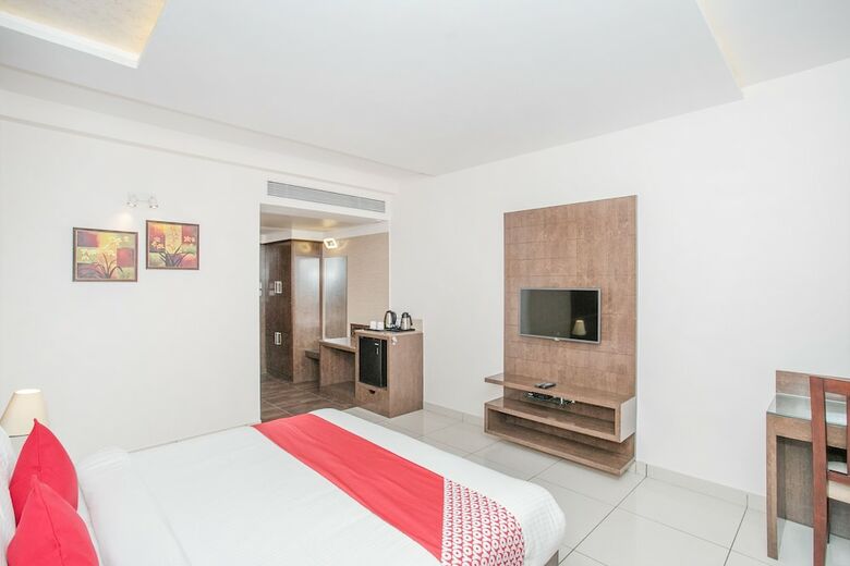 Oyo 6593 West Fort Hotel