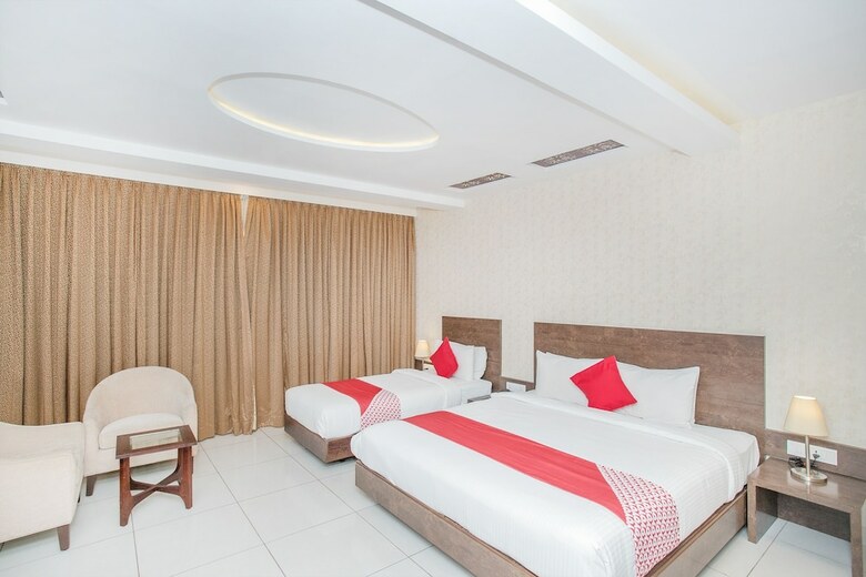 Oyo 6593 West Fort Hotel