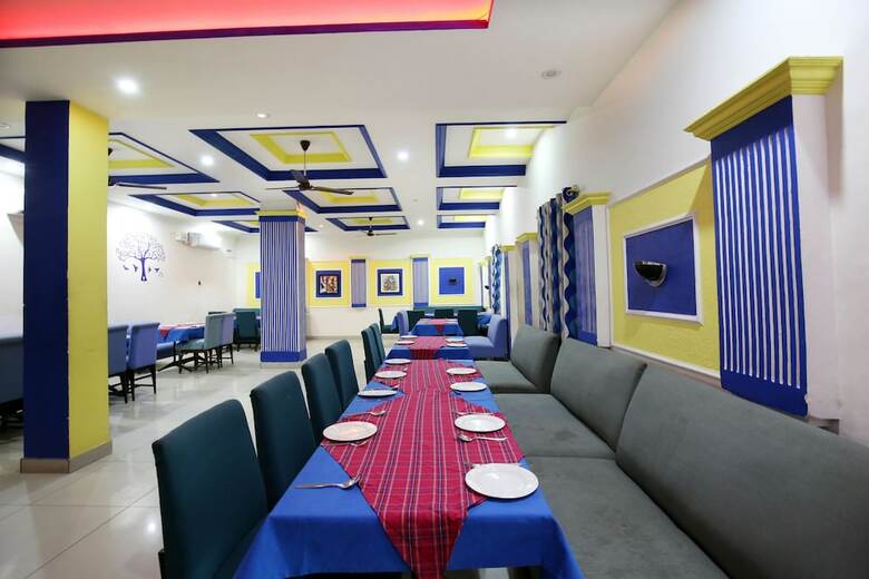 Oyo 4256 Hotel Rajmahal