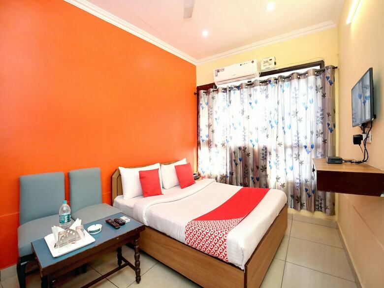 Oyo 4256 Hotel Rajmahal