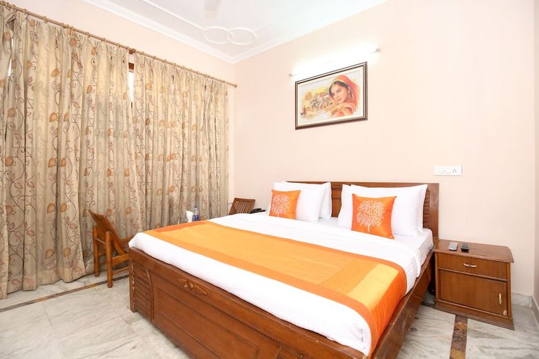 Oyo 11377 Hotel Kings Residency
