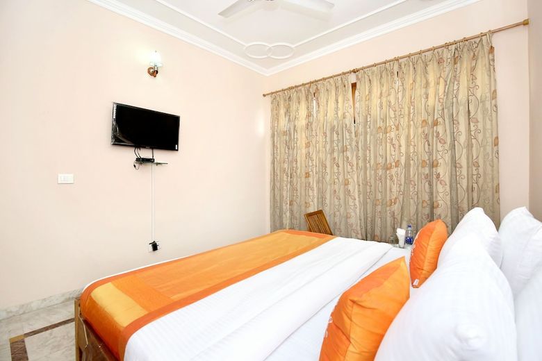 Oyo 11377 Hotel Kings Residency