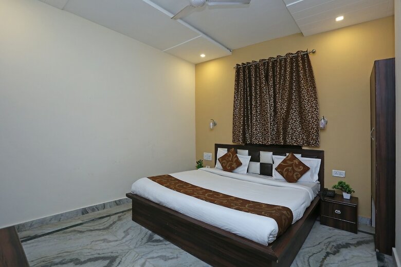 Oyo 11540 Hotel Royal Inn
