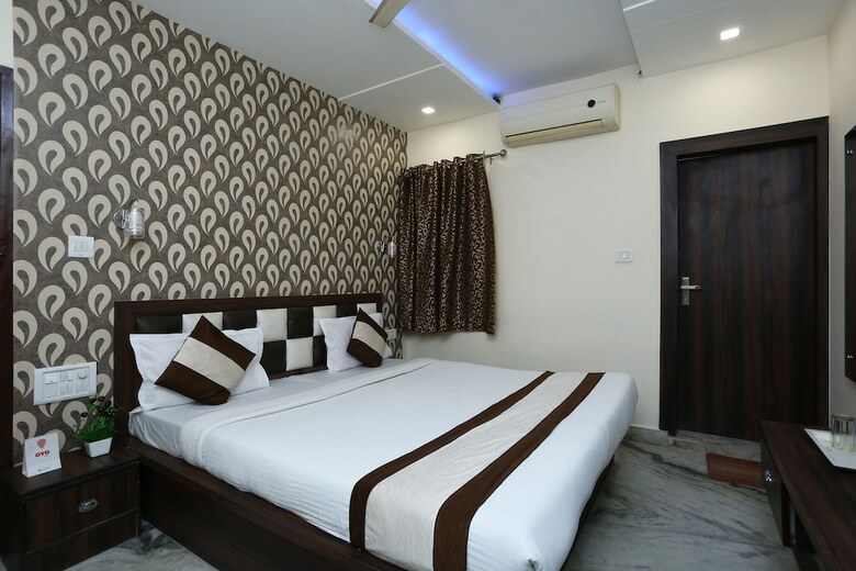 Oyo 11540 Hotel Royal Inn