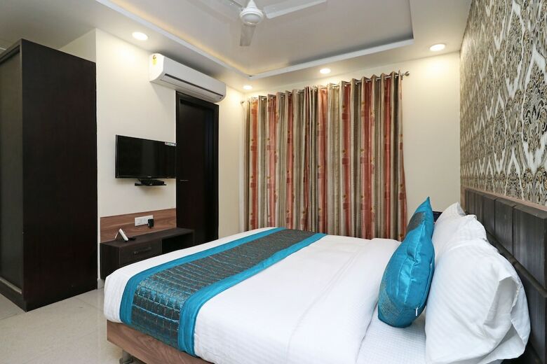 Hotel Oyo 11611 Royal Palace Inn