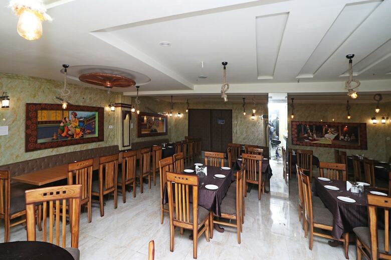 Hotel Oyo 11648 Cp Residency