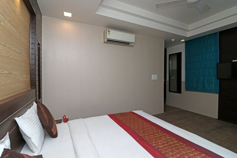 Oyo 10584 Hotel Just Stay
