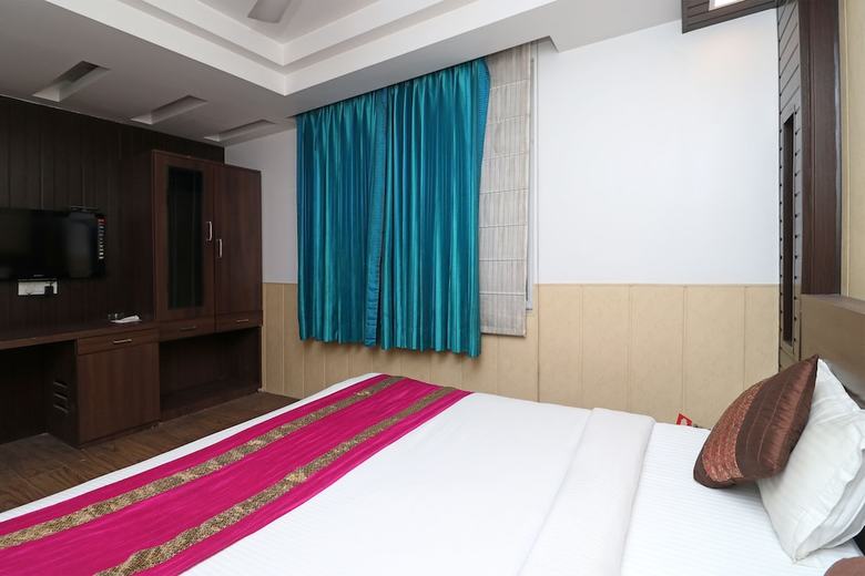 Oyo 10584 Hotel Just Stay