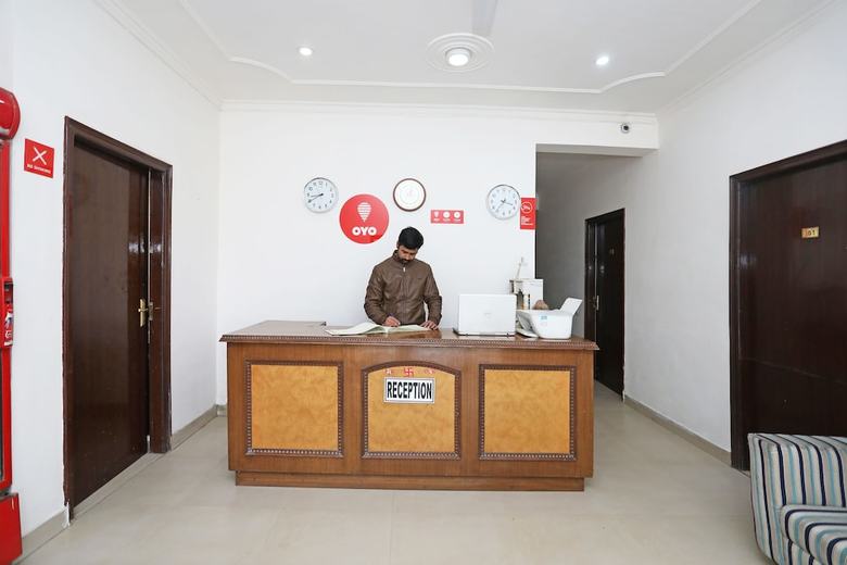 Hotel Oyo 10500 Royal Awadh