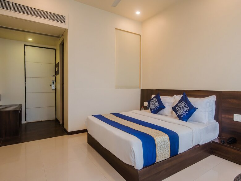 Oyo 6421 Hotel Aura