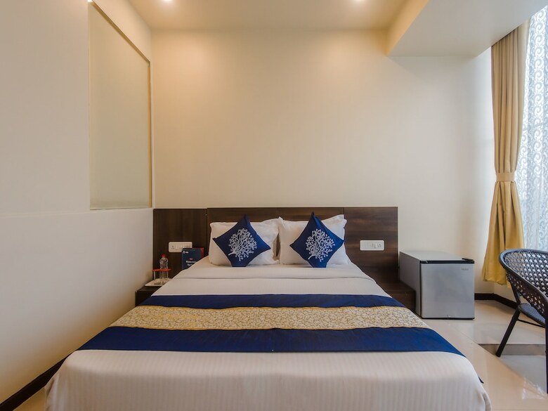 Oyo 6421 Hotel Aura