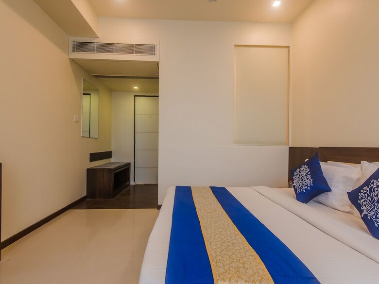 Oyo 6421 Hotel Aura