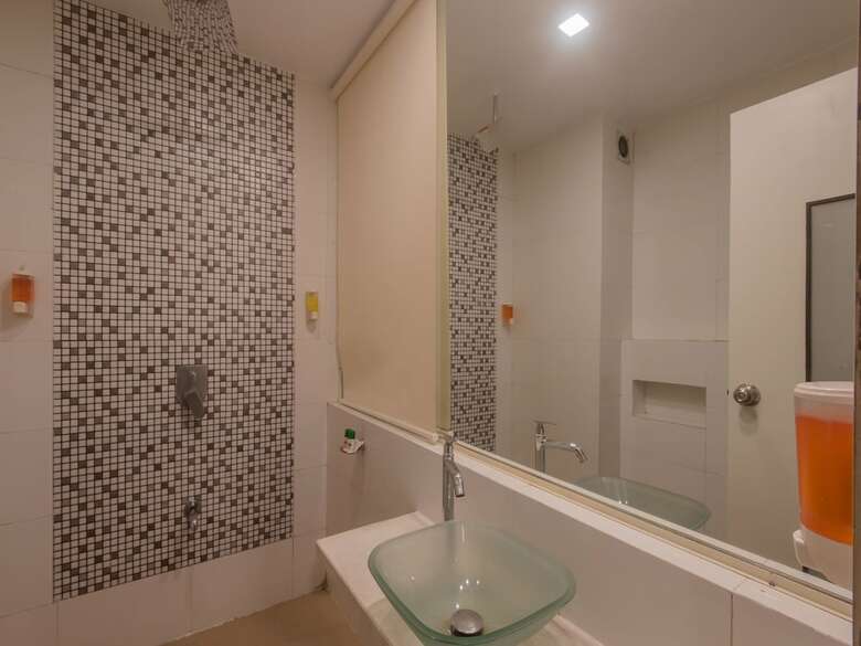 Oyo 6421 Hotel Aura