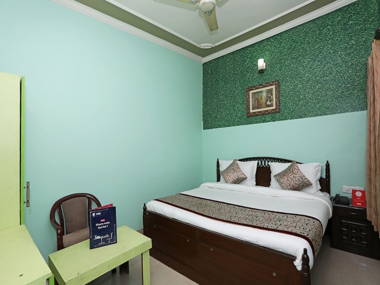 Oyo 11312 Hotel Aero Capitol