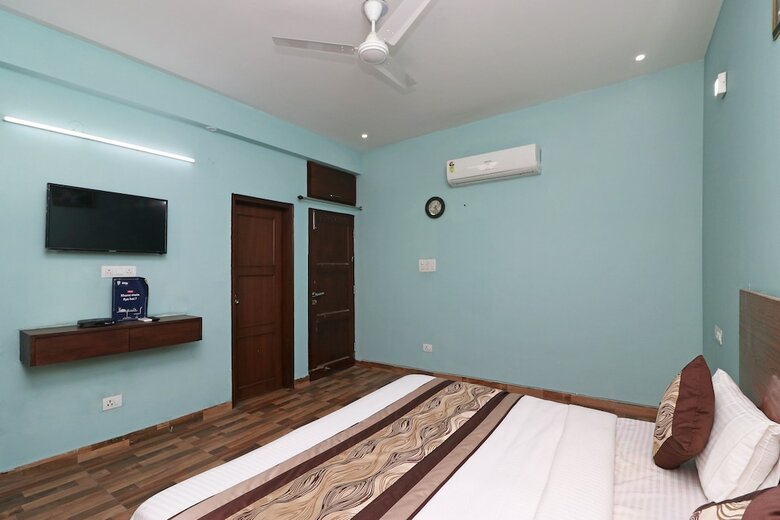 Hotel Oyo 11520 Galaxy Paradise