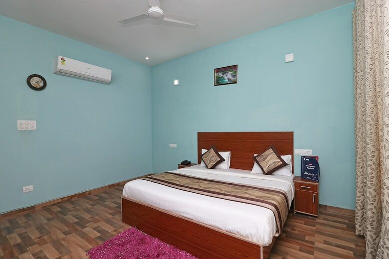 Hotel Oyo 11520 Galaxy Paradise