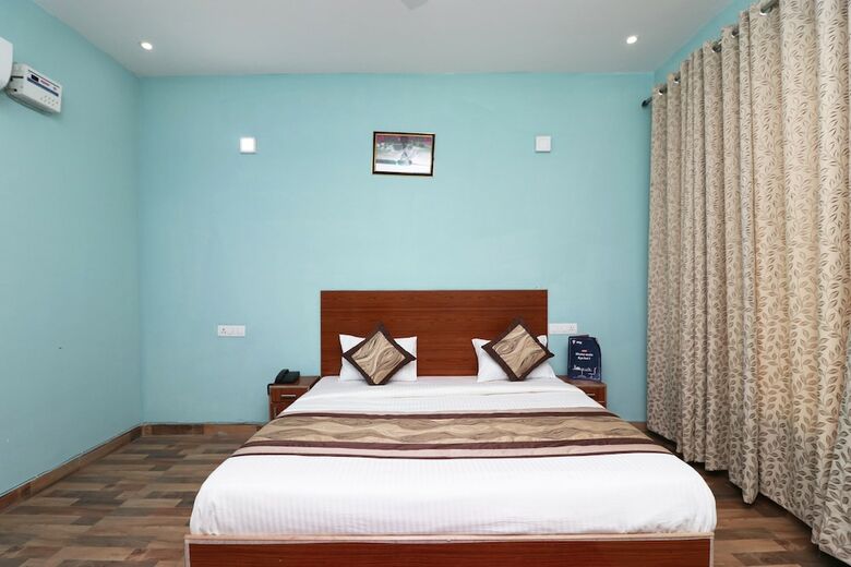 Hotel Oyo 11520 Galaxy Paradise