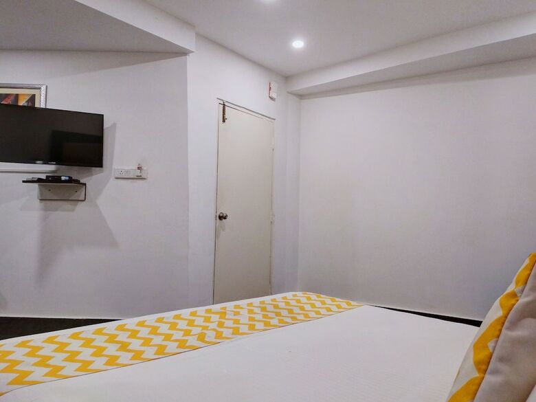 Hotel Oyo 10530 Near Forum Mall