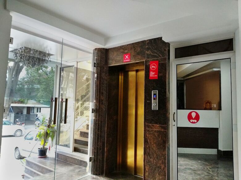 Hotel Oyo 10530 Near Forum Mall