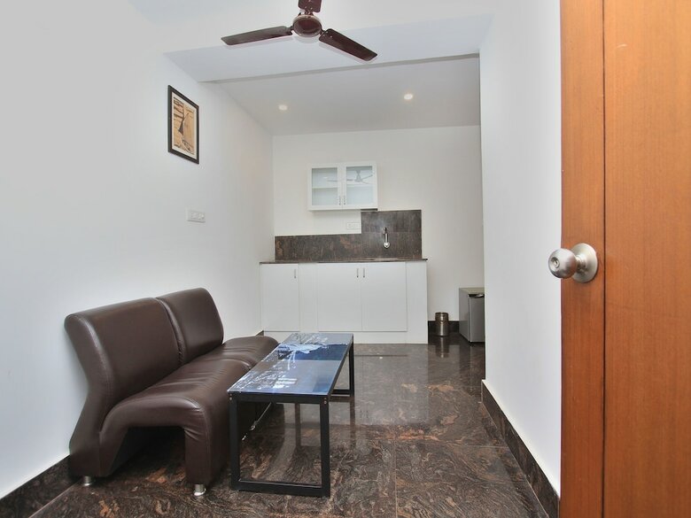 Hotel Oyo 10530 Near Forum Mall