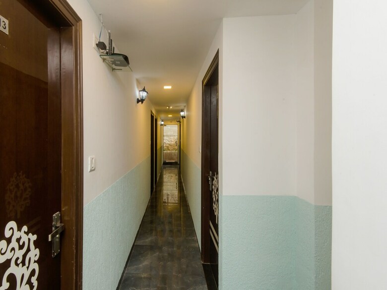 Oyo 11498 Hotel Bliss Executive