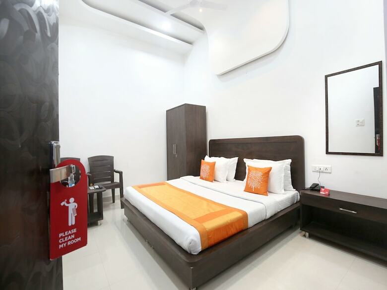 Hotel Oyo 11421 Regal Residency