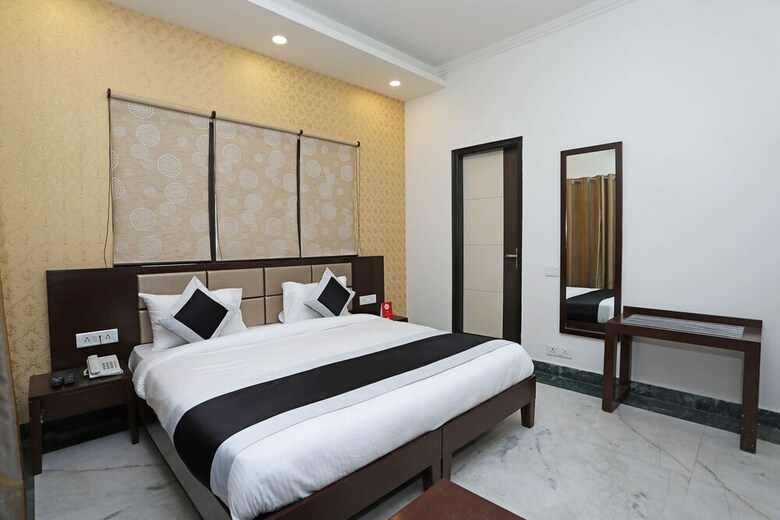 Oyo 11044 Hotel Tulip Suites