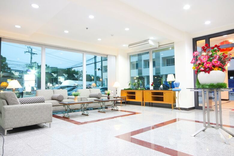 Hotel White House Bizotel
