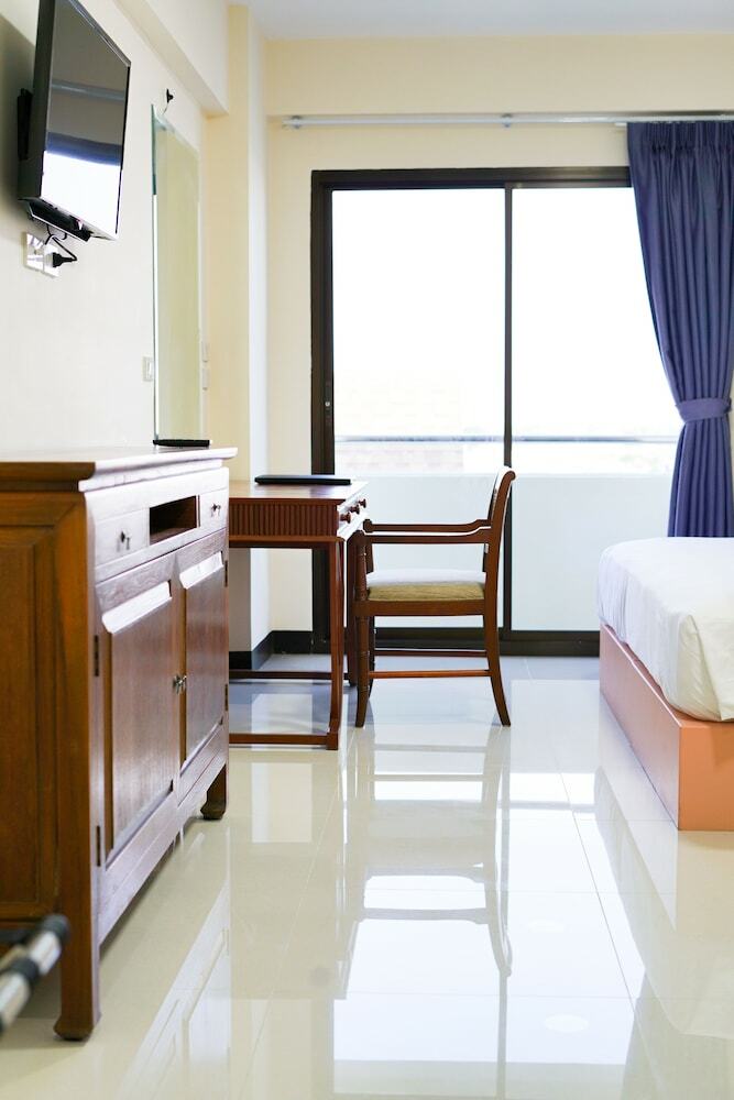 Hotel White House Bizotel