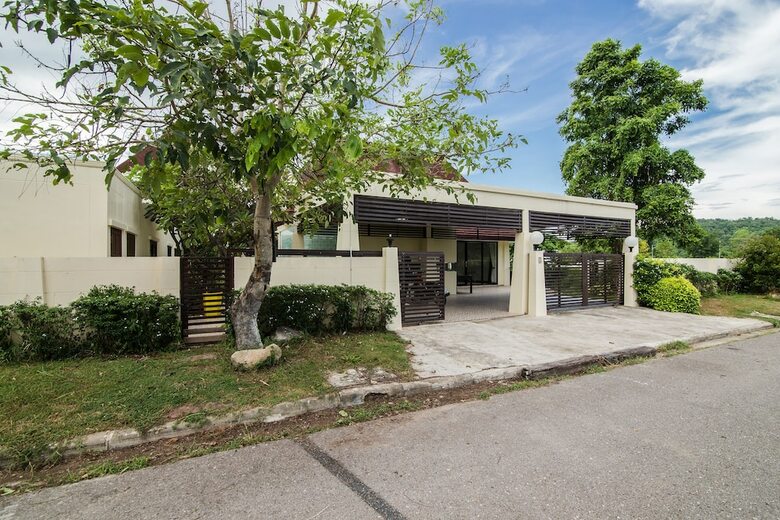 Bali Style Villa On Palm Hills Ph 202