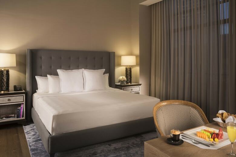 Hotel Marquis Sky Suites