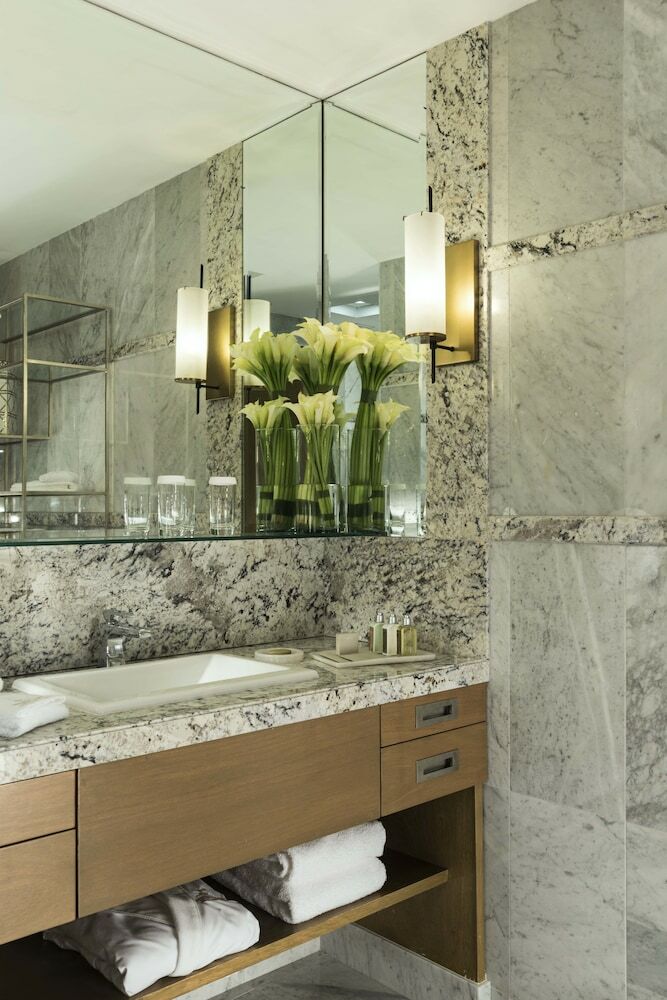 Hotel Marquis Sky Suites