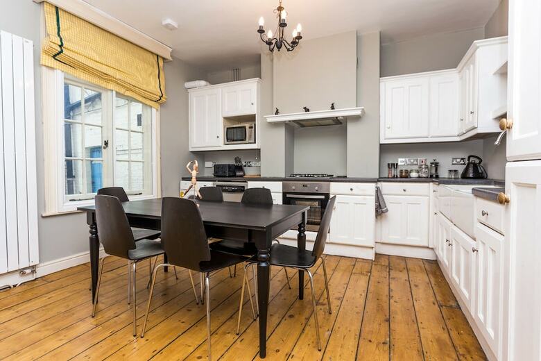 The River Cam Place - Enchanting 6bdr Home Next To River Cam