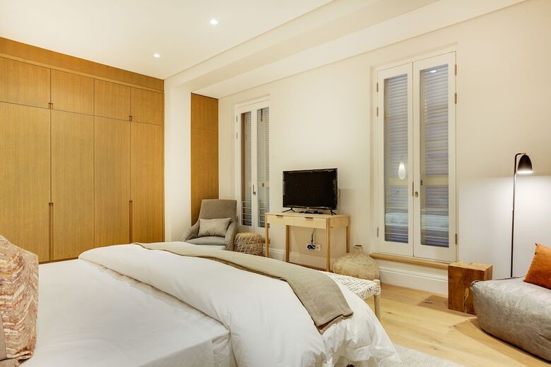 53 On Napier - Three Bedroom Apartment, Sleeps 6