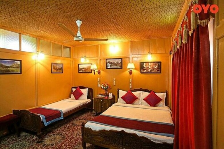 Shiraz Deluxe Houseboat