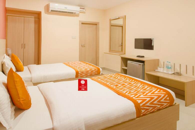 Oyo 10235 Oyster Transit Hotels