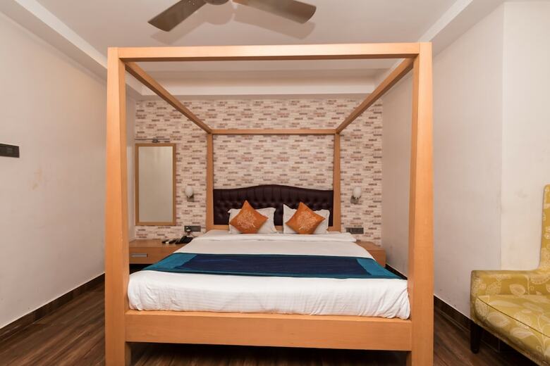 Hotel Oyo 3363 Near Sarat Bose Road