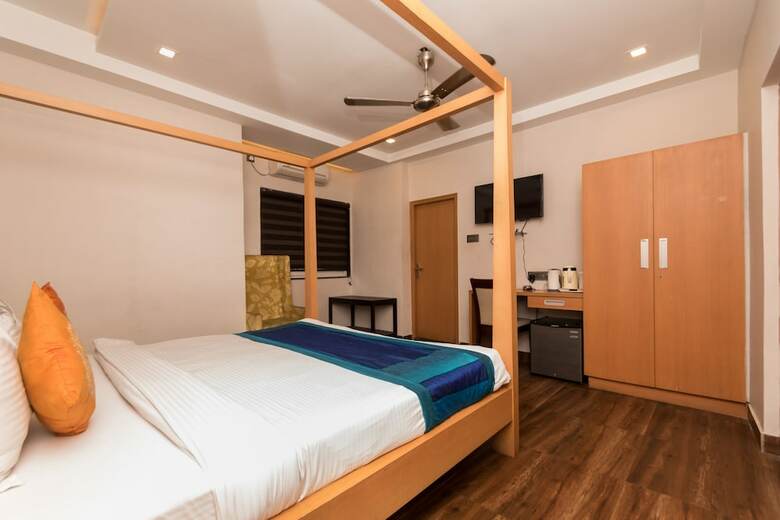 Hotel Oyo 3363 Near Sarat Bose Road