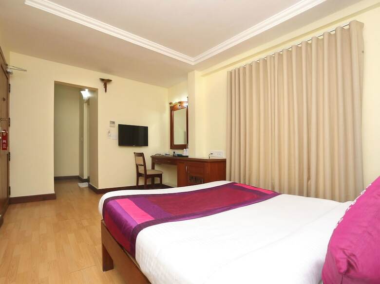 Oyo 10719 Mermaid Hotel