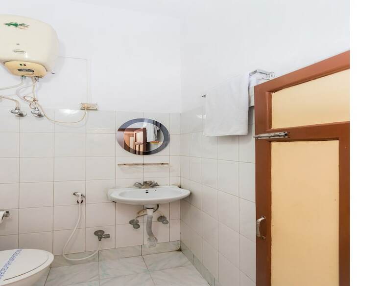 Hotel Oyo 867 Marina