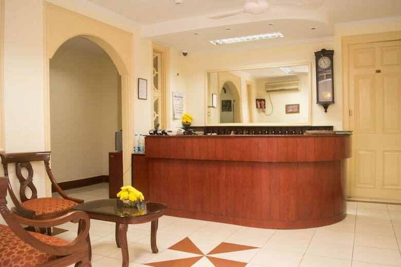 Hotel Oyo 7222 Chowdhury's Estates