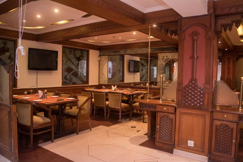 Hotel Oyo 7222 Chowdhury's Estates