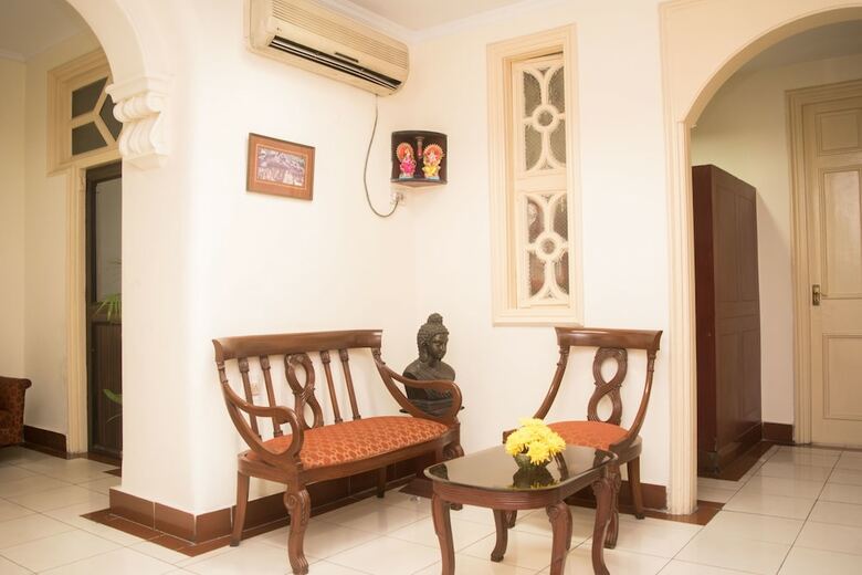 Hotel Oyo 7222 Chowdhury's Estates