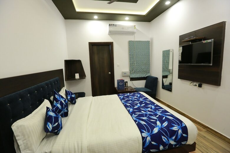 Oyo 6780 Hotel Shiva Grand