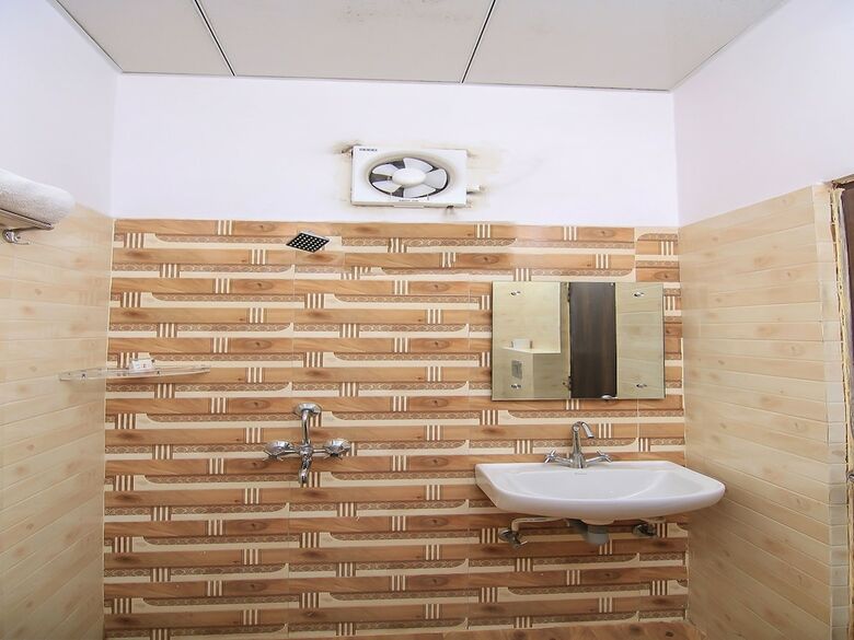 Oyo 6780 Hotel Shiva Grand