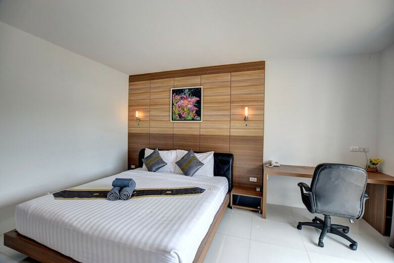 Hotel Pool Access 89 At Rawai