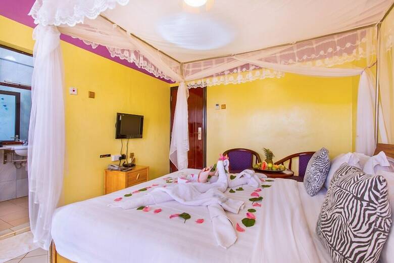 Nokras Riverine Hotel & Spa